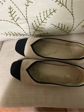 Two-Tone Square-Toe Ballet Flats - Beige and Black